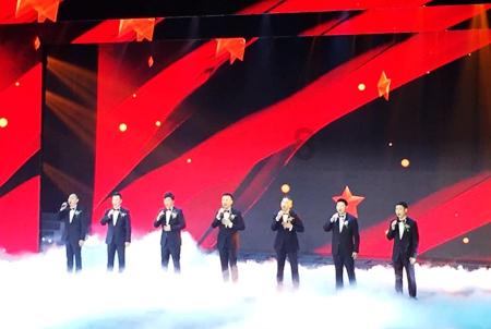惊天大逆转!多哈赛张本智和3-2法国名将晋级四强,赢球跪地庆祝